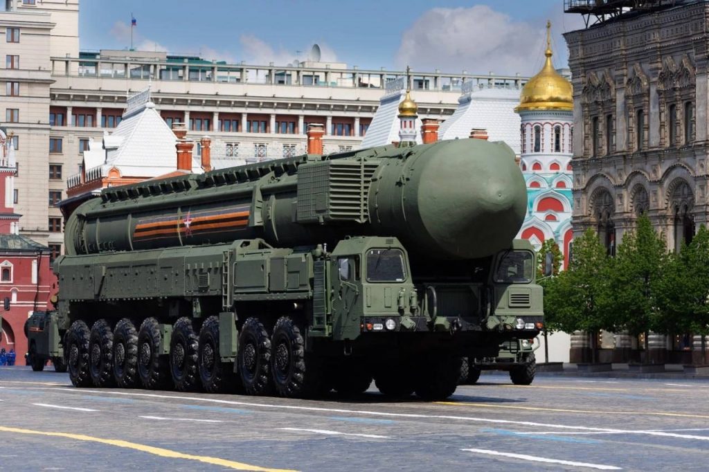 Кадры механизированной колонны на Красной площади