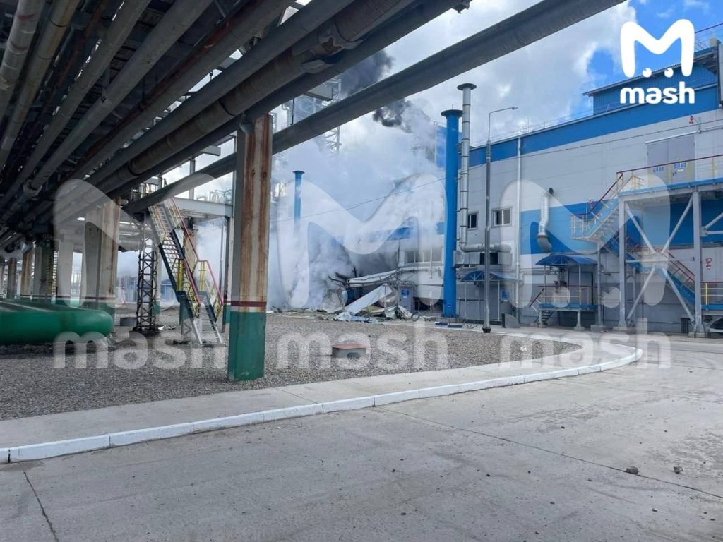 Дрон ВСУ предварительно атаковал завод "Салаватнефтеоргсинтез" в городе Салават республики Башкортостан
