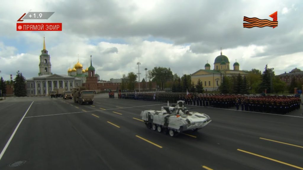 Традиционно, один из наиболее необычных парадов Победы в стране проходит в городе Тула