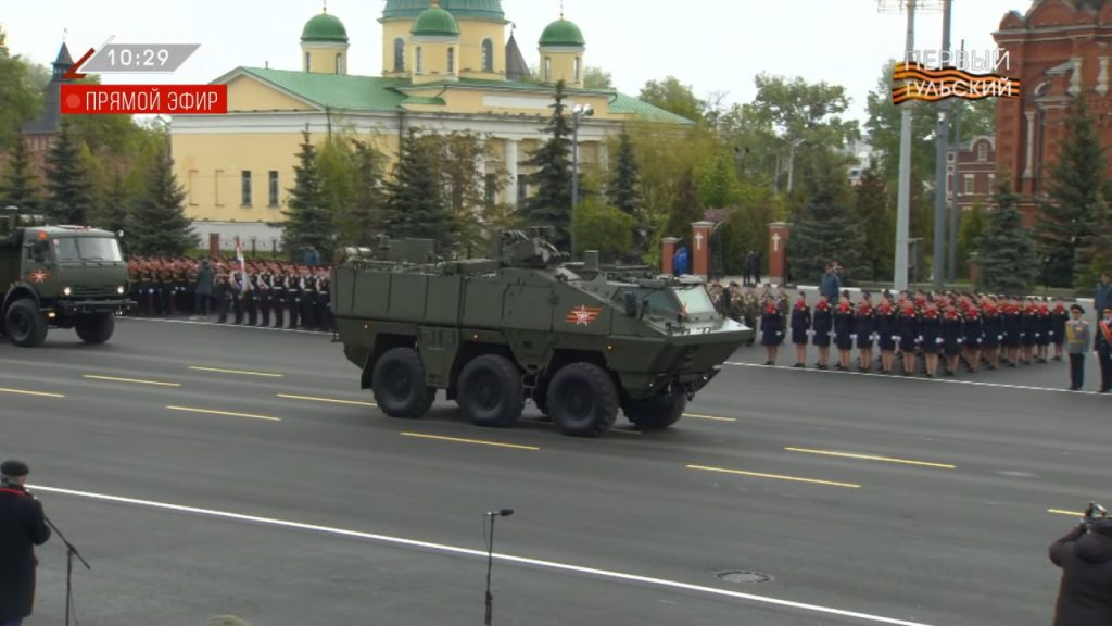 Традиционно, один из наиболее необычных парадов Победы в стране проходит в городе Тула