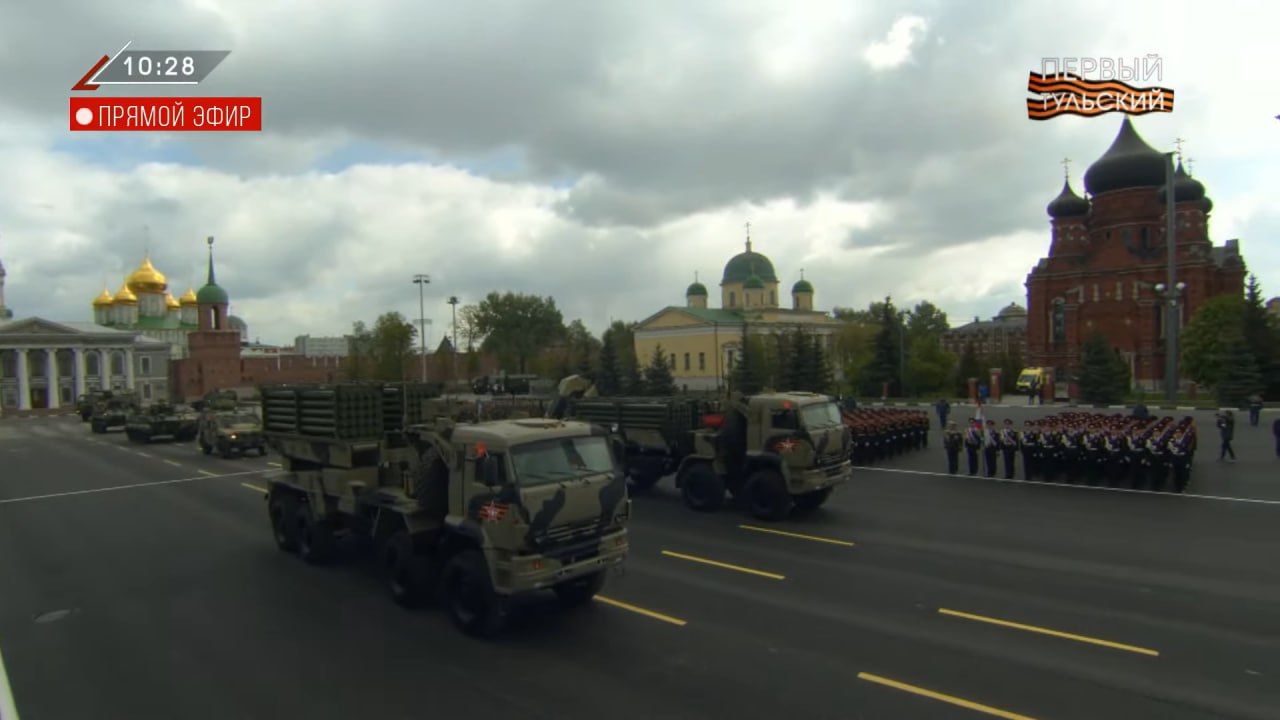 Традиционно, один из наиболее необычных парадов Победы в стране проходит в  городе Тула - Подоляка