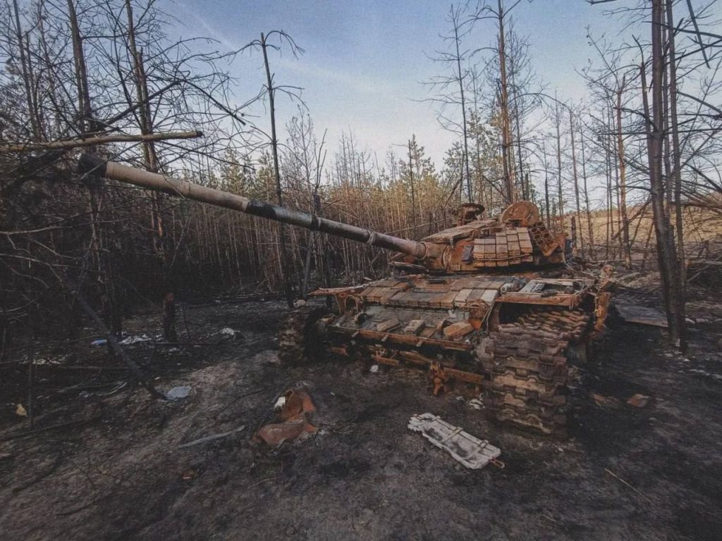 Уничтоженный в Луганской области  украинский танк Т-72ЕА чешского производства