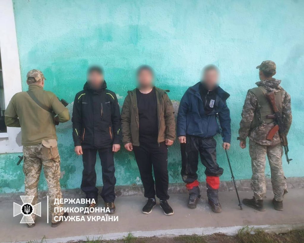 В то время как на Харьковском направлении украинские пограничники без боя сдаются в плен их побратимы отлавливают новых штурмовиков