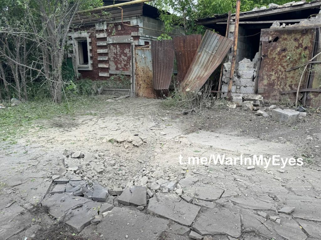 Последствия обстрела Петровского района Донецка, район автостанции Трудовская