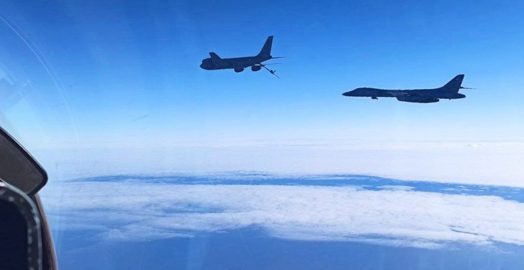 Дозаправка бомбардировщика  B-1B глазами российского экипажа Су-30СМ морской авиации