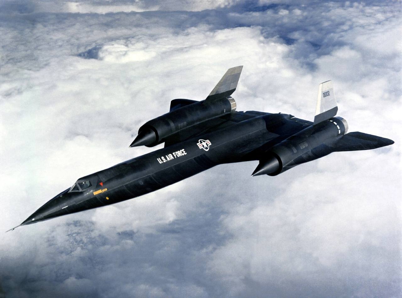 16 мая 1968 года — Президент США одобрил применение А-12 над Вьетнамом (операция "Блэк Шилд)