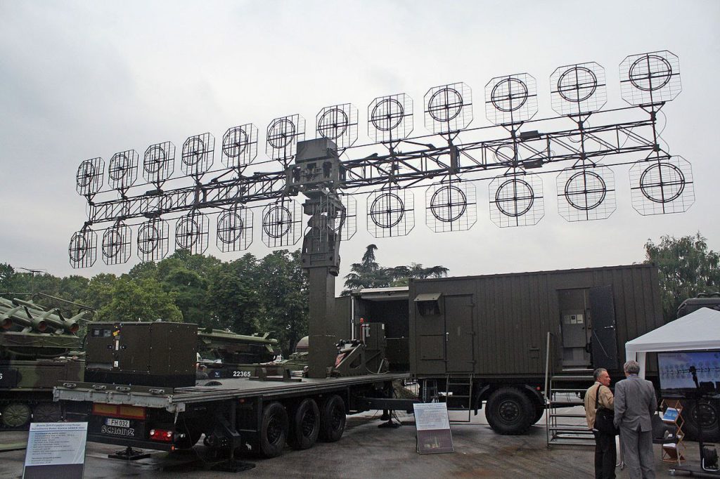 Сообщается, что в рамках немецкой инициативы ПВО, Литва передаст Украине шесть радиолокационных станций Amber-1800