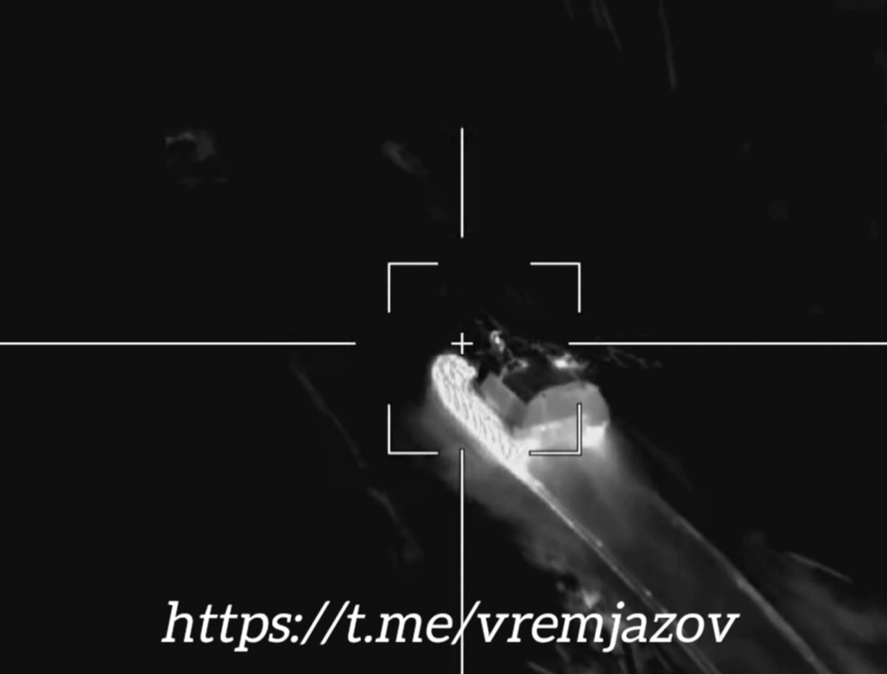 Точное попадание "Ланцета" по немецкой 155-мм/52 САУ PzH-2000 в ночное время суток на Северском направлении