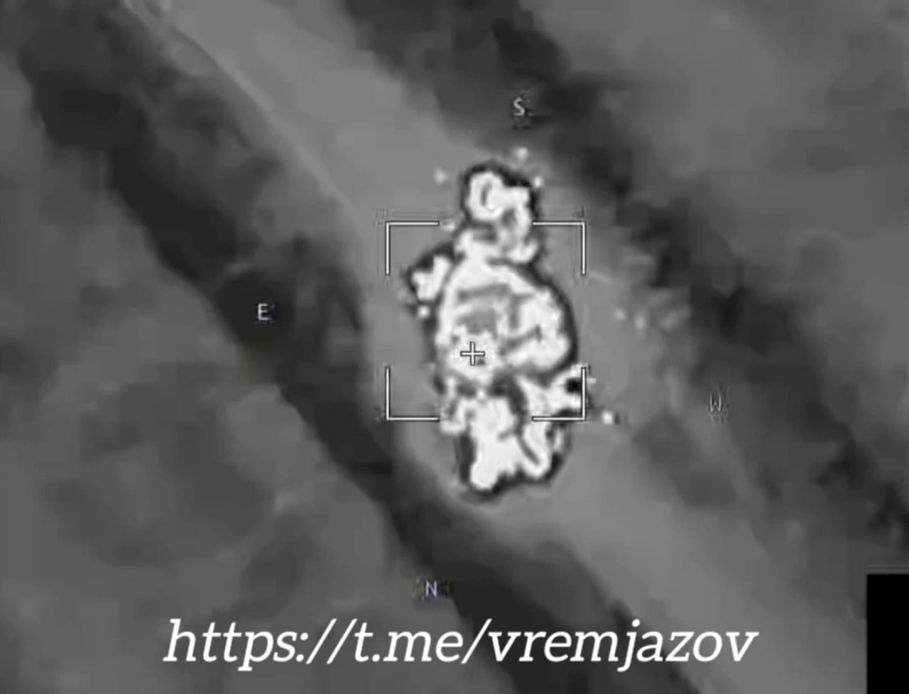 Точное попадание "Ланцета" по немецкой 155-мм/52 САУ PzH-2000 в ночное время суток на Северском направлении
