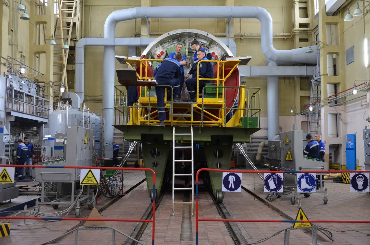 Космический корабль "Прогресс МС-27" доставлен на заправочную станцию площадки 31 для заправки компонентами топлива и сжатым газом