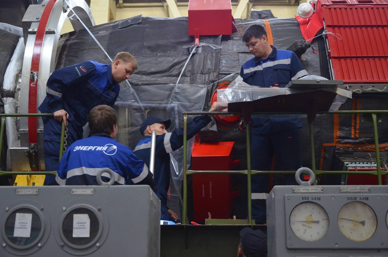 Космический корабль "Прогресс МС-27" доставлен на заправочную станцию площадки 31 для заправки компонентами топлива и сжатым газом
