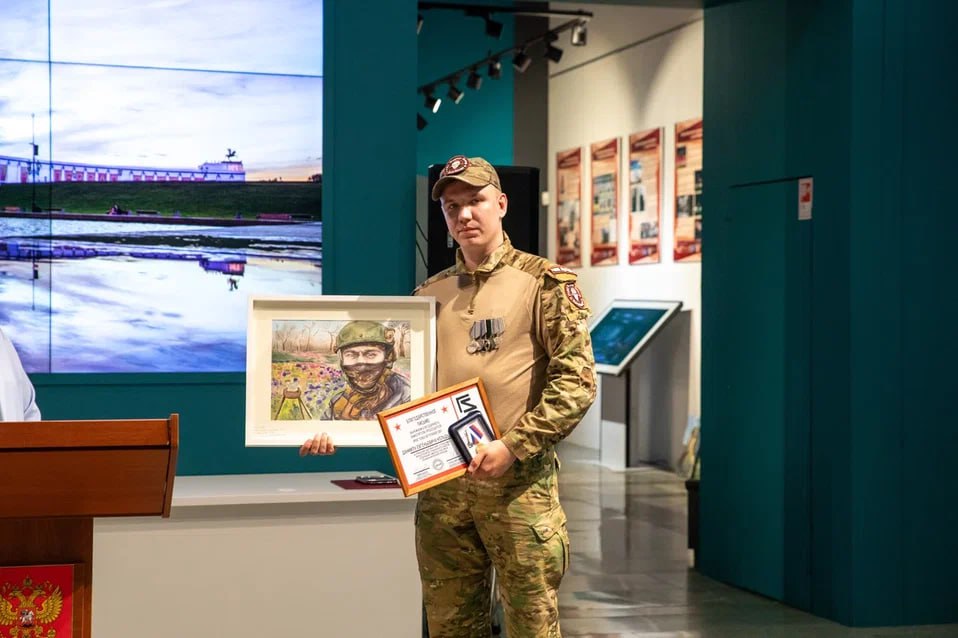 Портреты участников СВО бойцам и их близким передали в Музее Победы