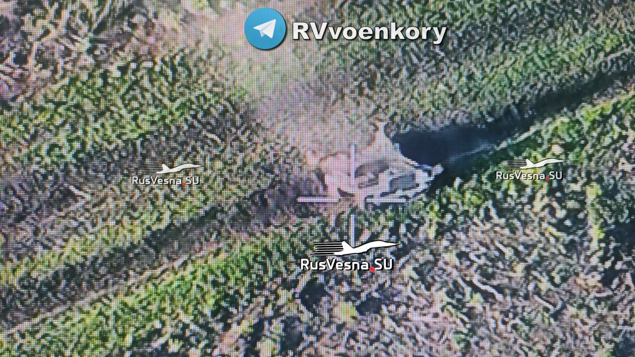 «Война киборгов»: дрон спецназа атаковал боевого робота ВСУ под Часов Яром