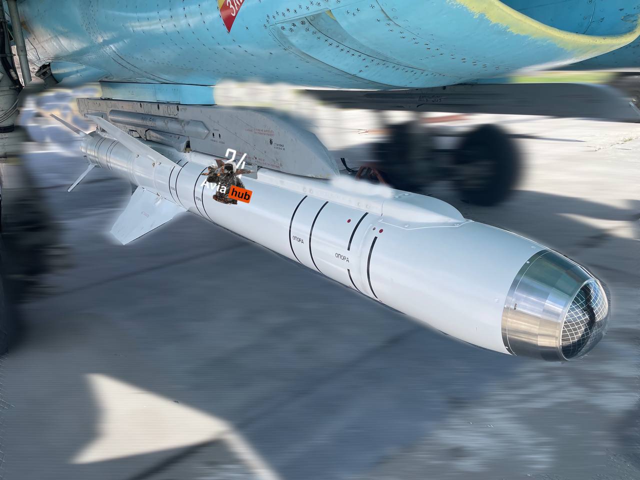 Высокоточная авиационная ракета класса «воздух-поверхность» X-38МЛ на подвесе истребителя-бомбардировщика Су-34 ВКС