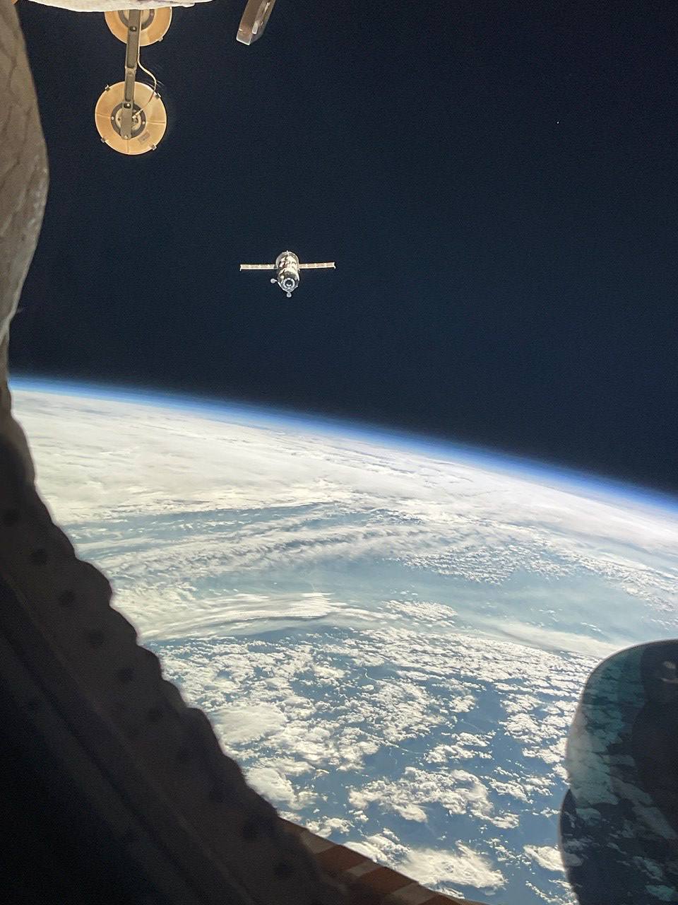 Сегодня в 11:39 по московскому времени грузовой корабль "Прогресс МС-25" отстыковался от модуля "Поиск" международной космической станции
