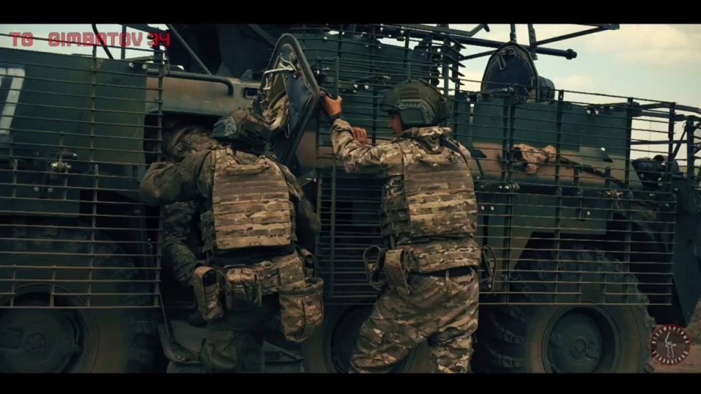 Бронетранспортёры БТР-82А штурмового отряда «Бессмертный Сталинград» на 244-ом общевойсковом полигоне «Прудбой» Южного военного округа