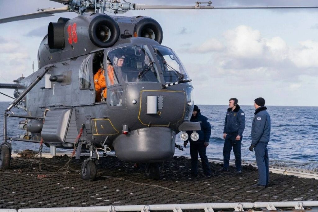 Кадры полета модернизированного вертолета Ка-27М, с борта фрегата «Адмирал Горшков» проекта 22350 СФ, во время пребывания в Атлантике