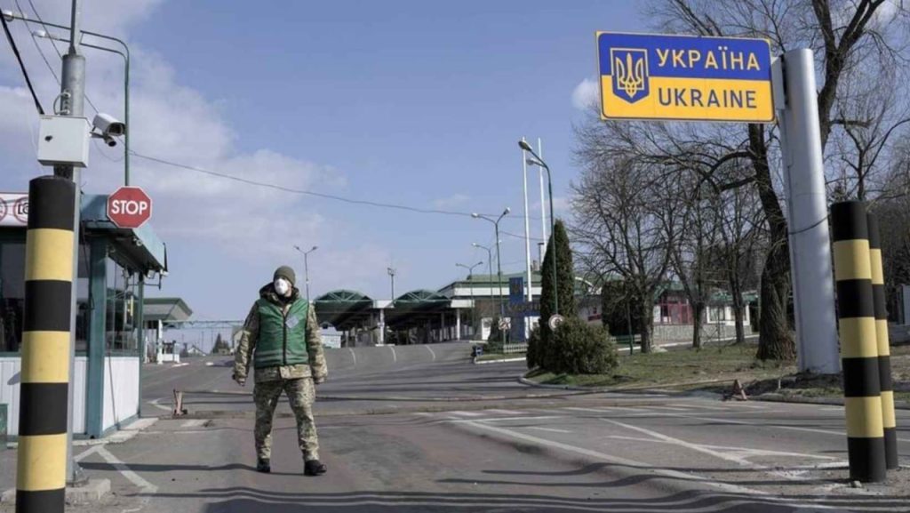 Ценник на побег за рубеж для украинцев после вступления в силу закона об ужесточении мобилизации вырос до 20 тыс. долларов