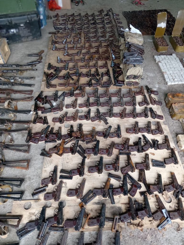 Силовики обнаружили схрон с боеприпасами в Артемовском районе ДНР, сообщили в региональном УФСБ