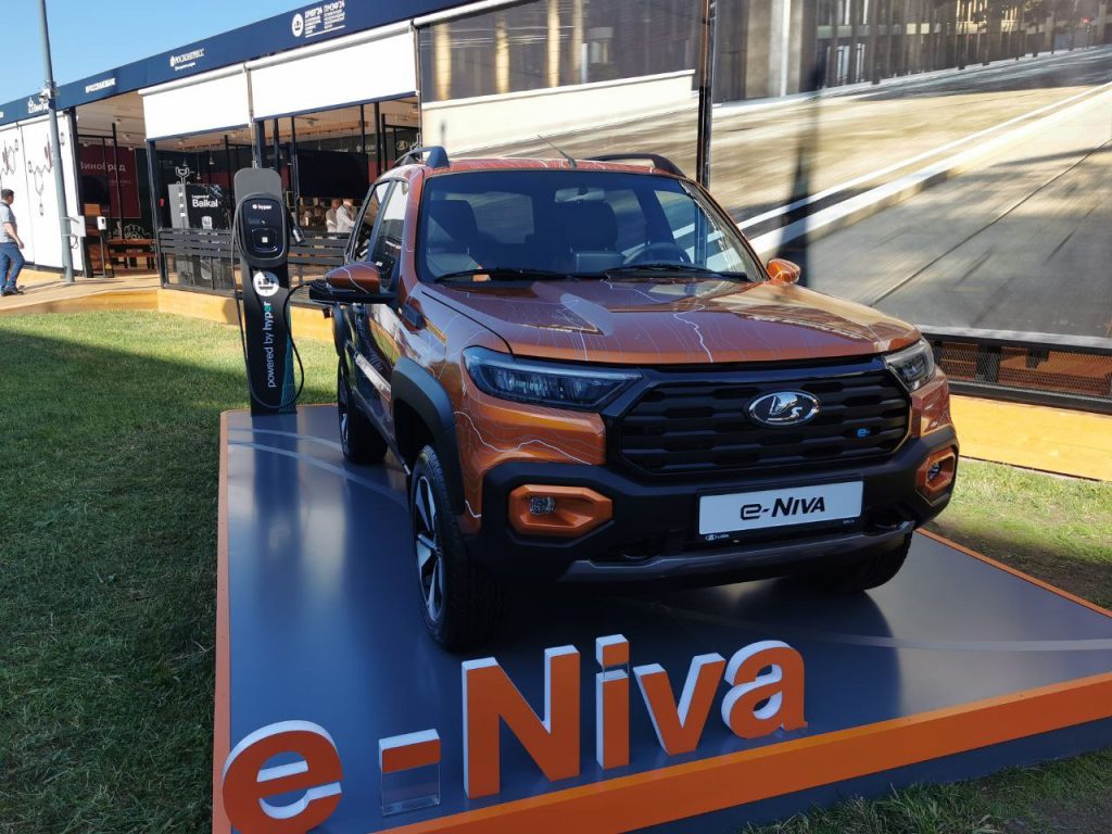На ПМЭФ показали электрическую Niva