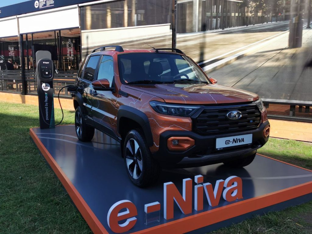 На ПМЭФ показали электрическую Niva