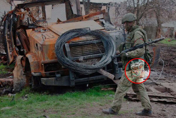 Большой подсумок, раскрытый сверху, болтается на поясе или внизу разгрузки. Зачем же он нужен?