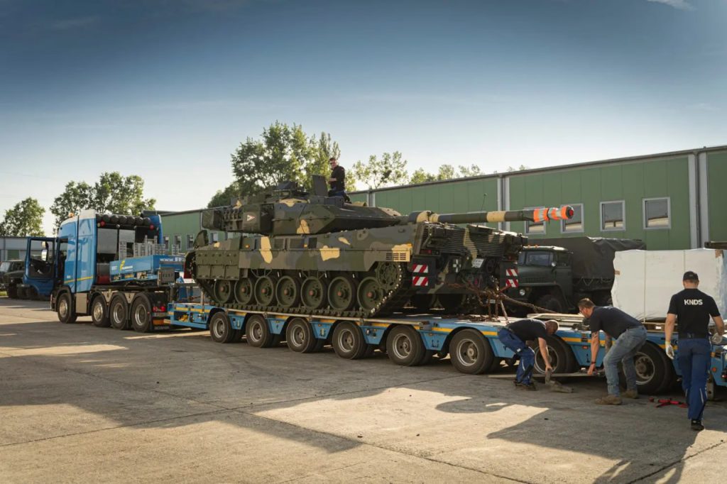 Германия поставила новую партию танков Leopard 2A7HU ВС Венгрии
