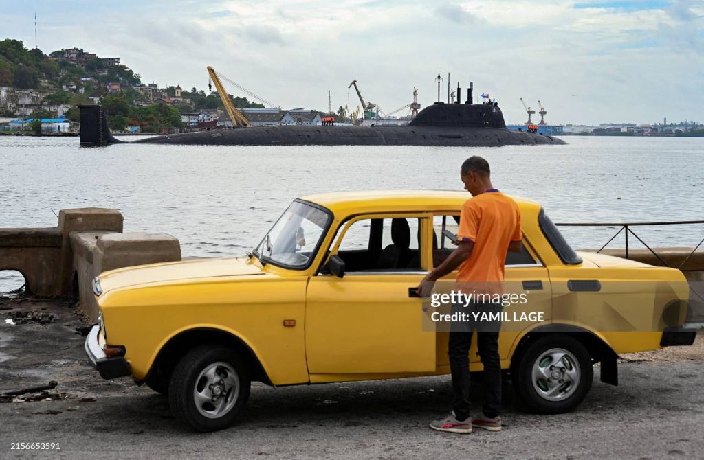 Ещё кадры с атомным подводным крейсером К-561 «Казань» - головным кораблем модернизированного проекта 08851 (885М, шифр «Ясень-М») в порту Гаваны