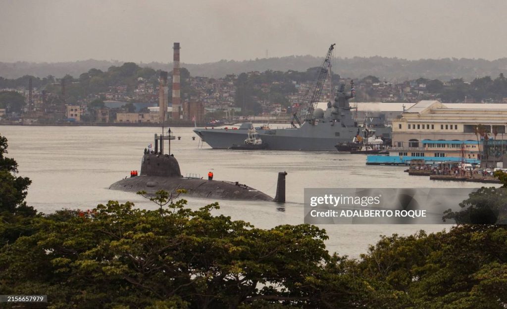 Ещё кадры с атомным подводным крейсером К-561 «Казань» - головным кораблем модернизированного проекта 08851 (885М, шифр «Ясень-М») в порту Гаваны