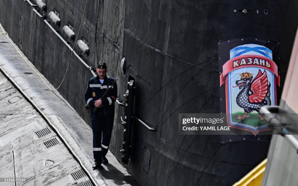 Ещё кадры с атомным подводным крейсером К-561 «Казань» - головным кораблем модернизированного проекта 08851 (885М, шифр «Ясень-М») в порту Гаваны