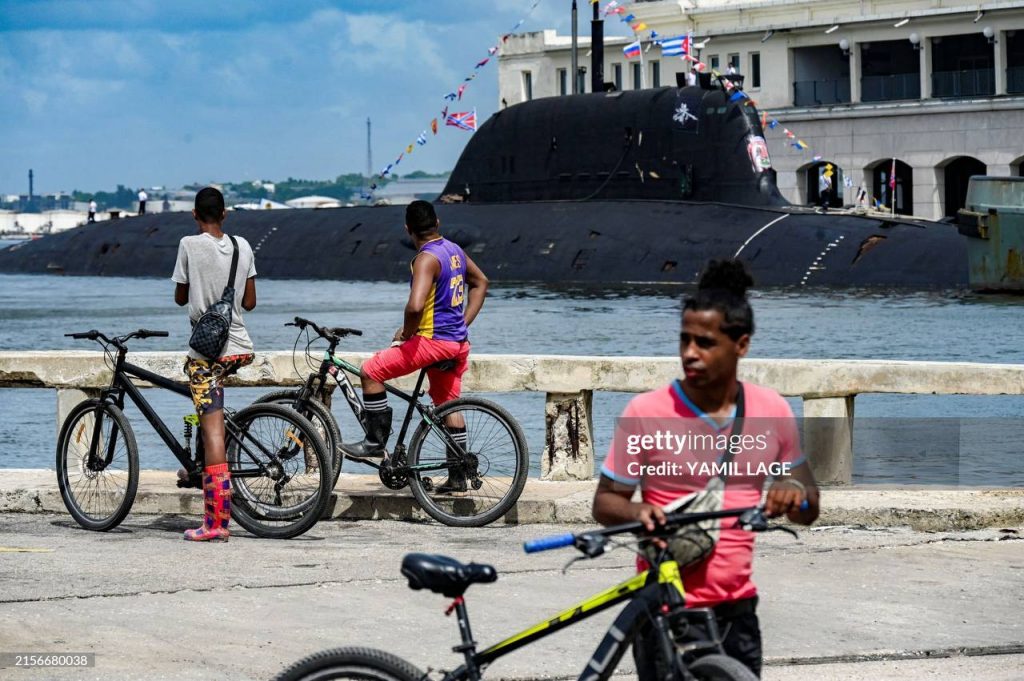 Ещё кадры с атомным подводным крейсером К-561 «Казань» - головным кораблем модернизированного проекта 08851 (885М, шифр «Ясень-М») в порту Гаваны