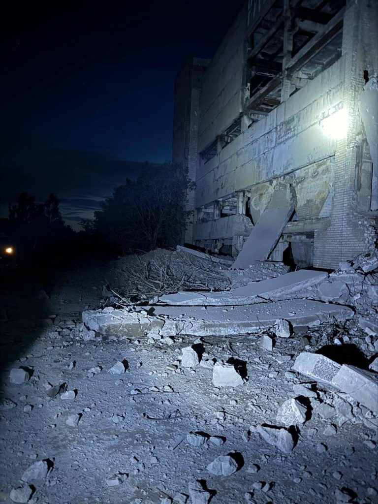 В Селидово ночью прилетело по промышленному объекту, используемому в качестве ПВД укровермахта