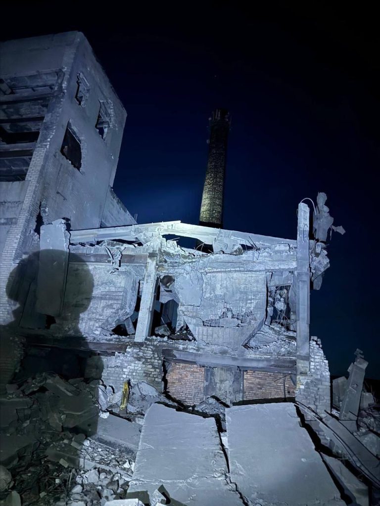 В Селидово ночью прилетело по промышленному объекту, используемому в качестве ПВД укровермахта