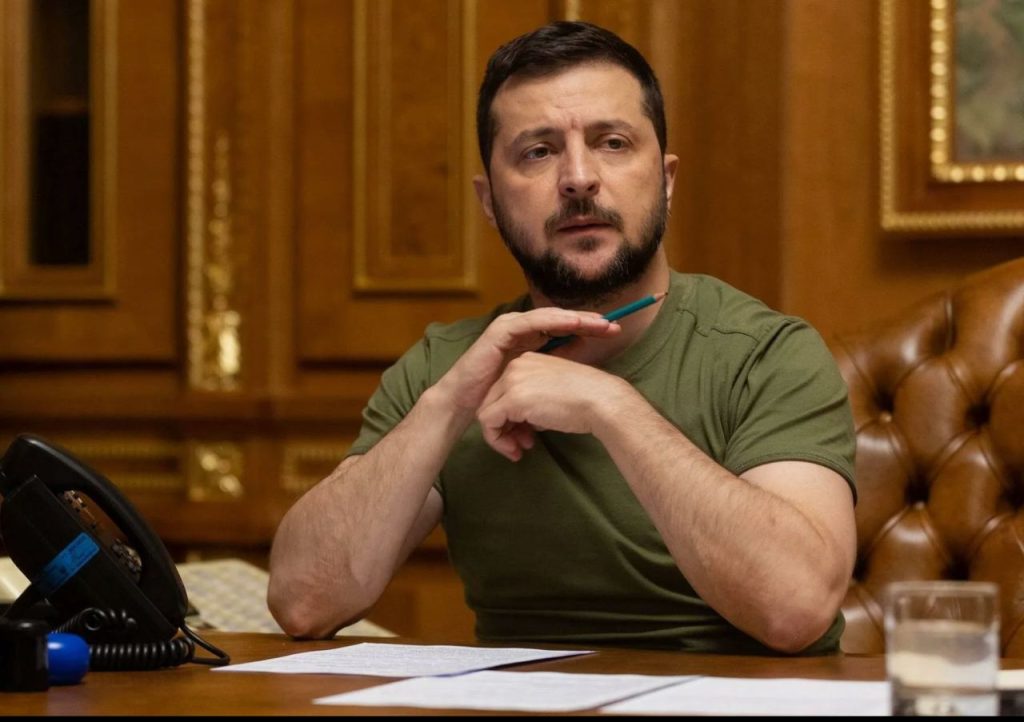 Зеленский подписал закон об общевойсковой подготовке для школьников