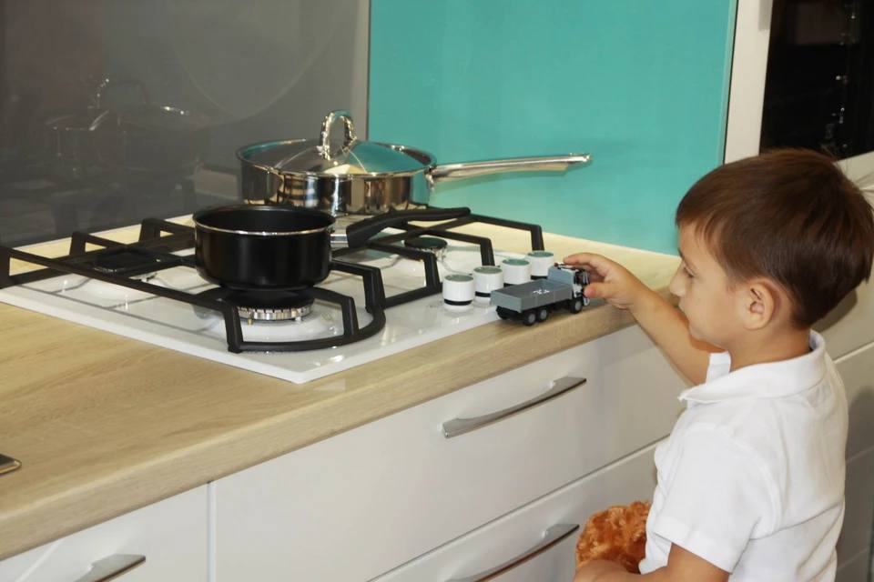 Украинский террорист убедил 11-летнего мальчика выпустить газ в квартире и поджечь его зажигалкой