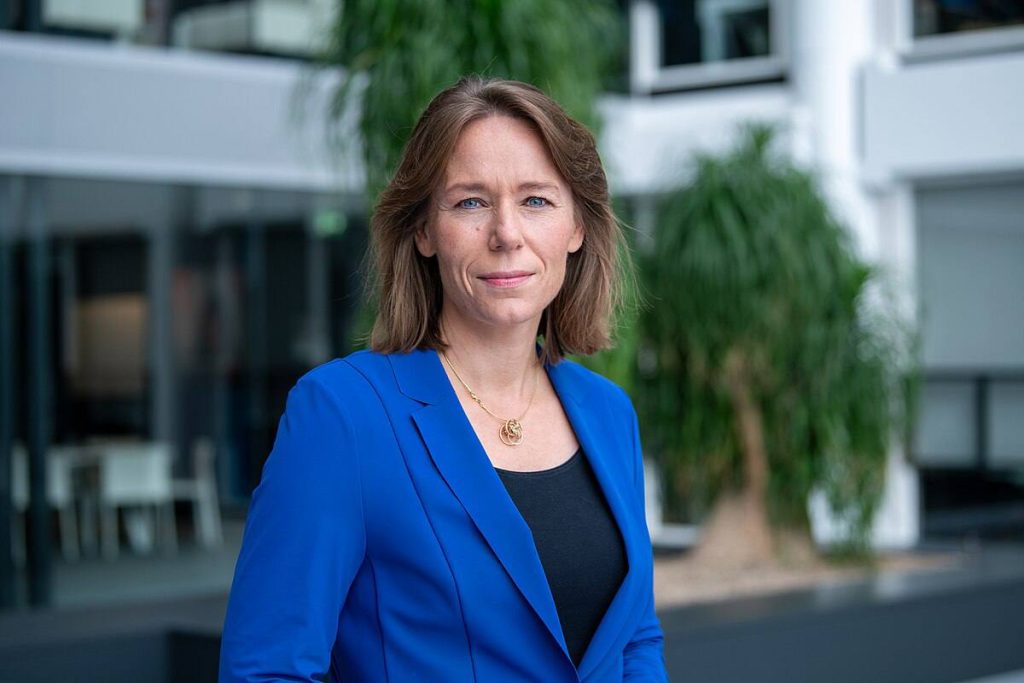 Евросоюз в 14-м пакете санкций против России ограничит доступ танкеров с нефтью из РФ к европейским портам и услугам, — и.о. главы МИД Нидерландов Ханке Брюинс Слот