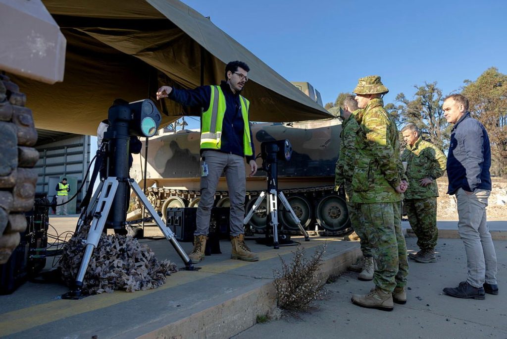 Австралийская армия сообщила об испытаниях прототипа лазерной установки Fractl для поражения беспилотников