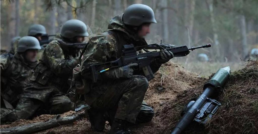В Германии украинские военнослужащие впервые завершили «базовый курс военной подготовки», пишет немецкая пресса