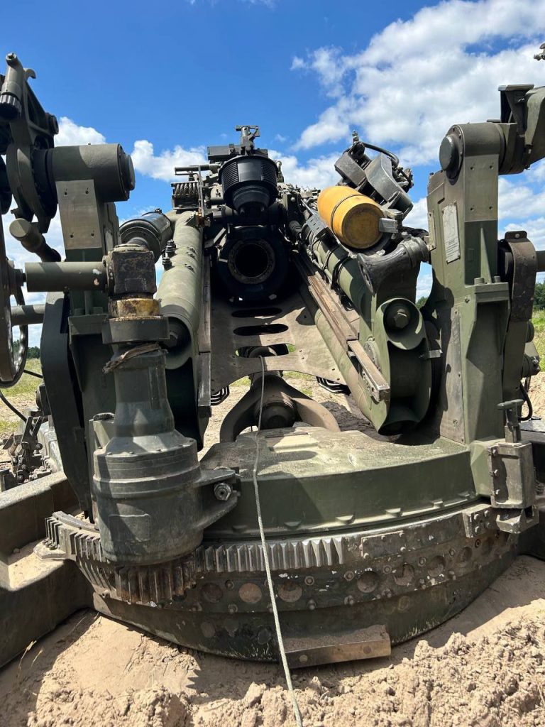 Очередные 155-мм снаряды M107 индийского производства на вооружении украинских артиллеристов