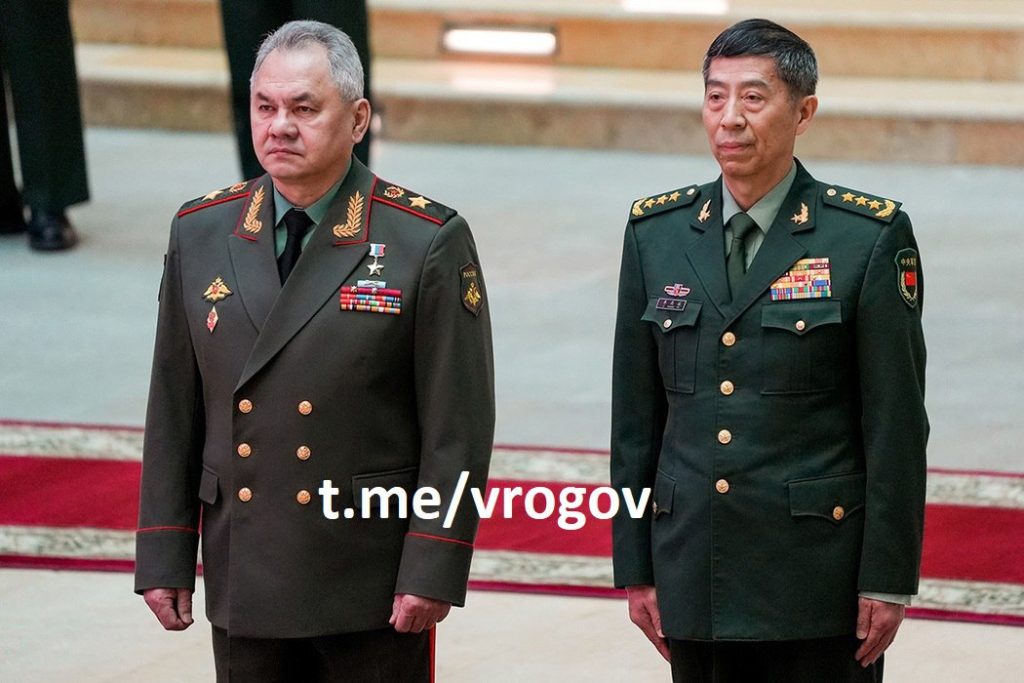 Бывший министр обороны обвиняется в получении взяток