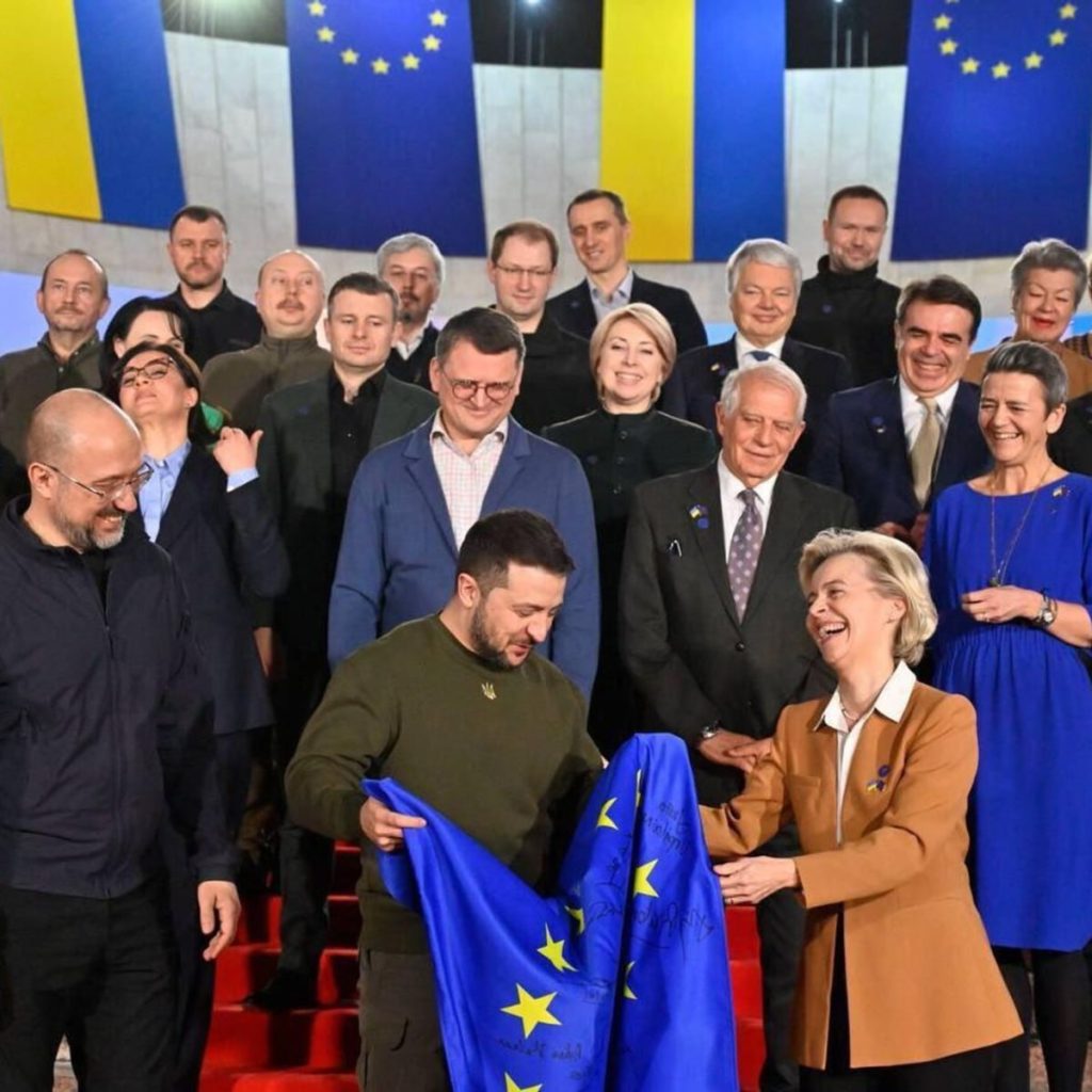 Украина и ЕС подписали соглашение о гарантиях безопасности для Киева