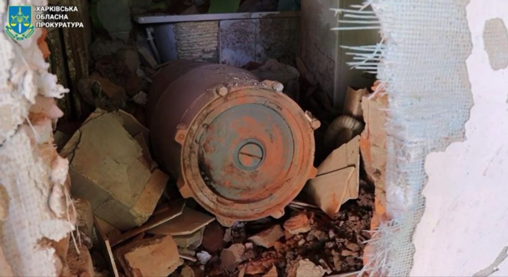 Фото редкой авиабомбы ФАБ-500Т, прилетевшей вчера по Харьковской области в составе универсального модуля планирования и коррекции
