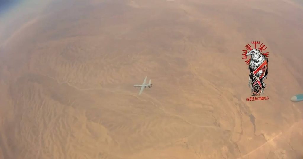 Кадры ещё одного пролёта истребителя-бомбардировщика Су-34 около американского разведывательно-ударного БПЛА MQ-9 Reaper в Сирии