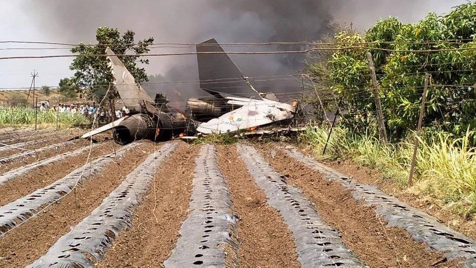 Истребитель Су-30МКИ ВВС Индии разбился в штате Махараштра, летчики успели катапультироваться, но получили травмы