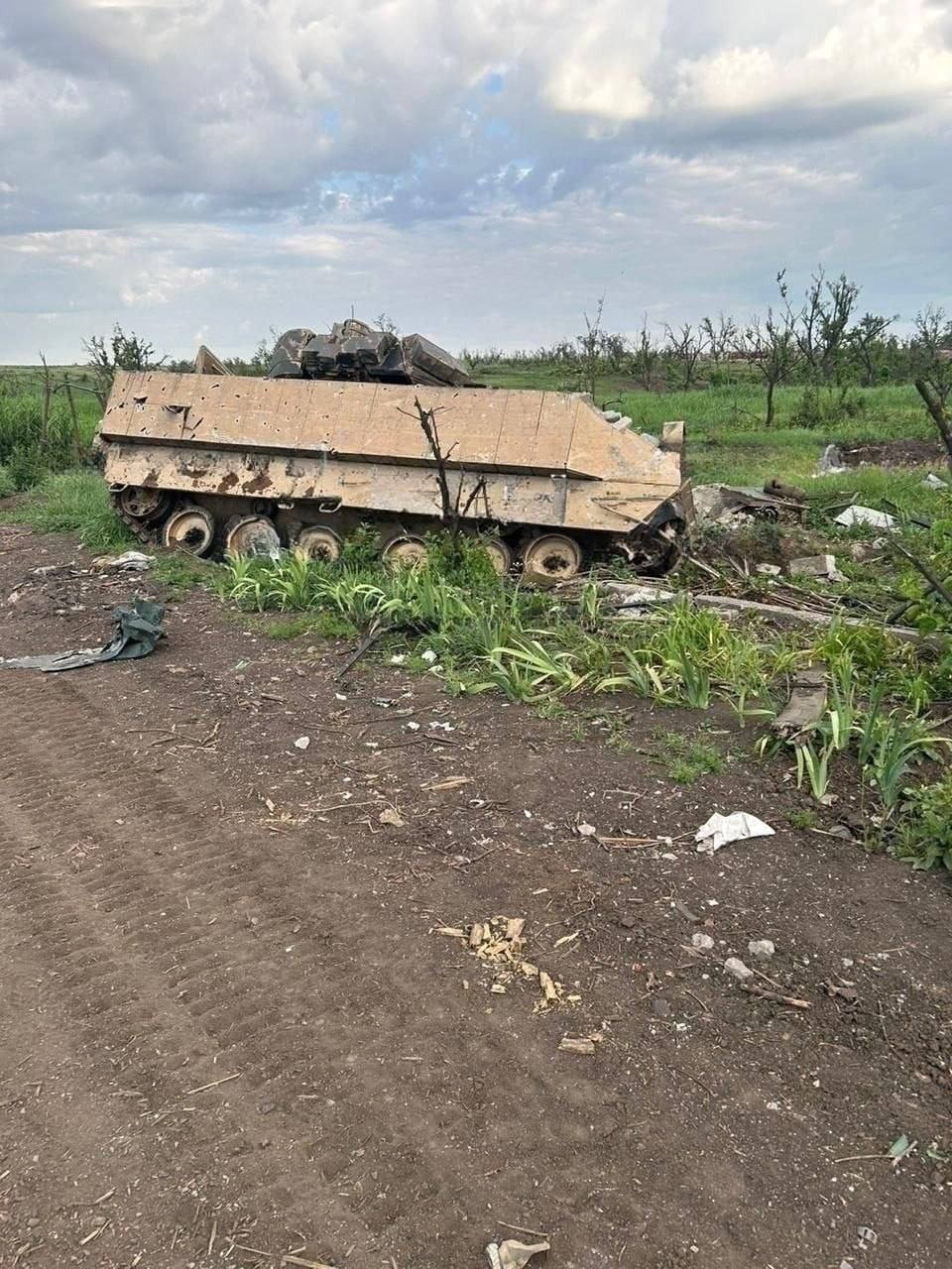 Еще одна подбитая и брошенная «Брэдли» противника, доставшаяся трофеем на Авдеевском направлении
