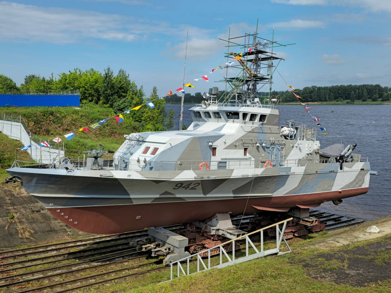 Cостоялся спуск на воду катера специального назначения «Грачонок» проекта 21980 для ВМФ РФ
