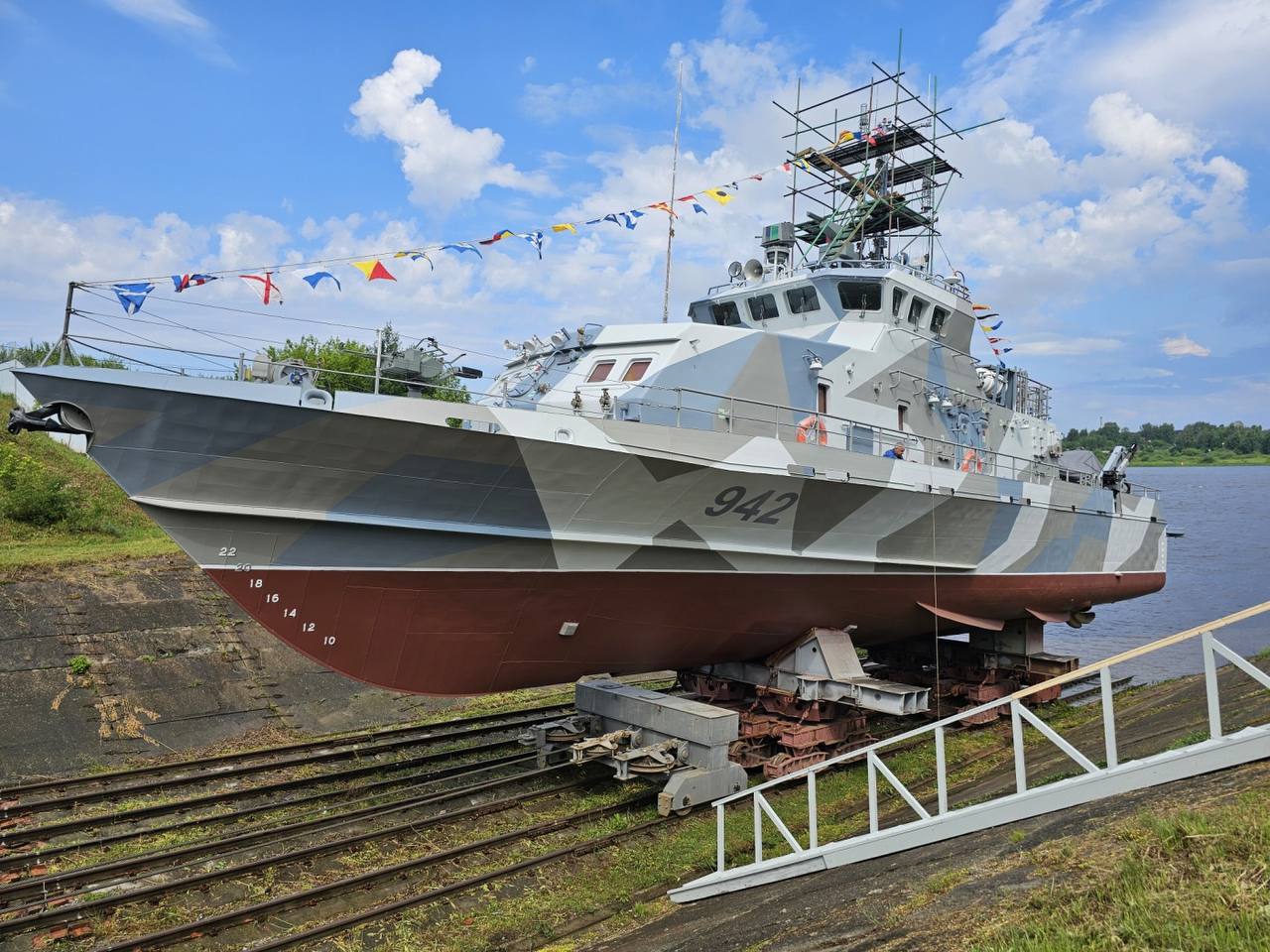 Cостоялся спуск на воду катера специального назначения «Грачонок» проекта 21980 для ВМФ РФ