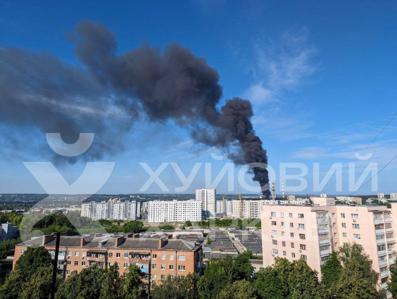 Масштабный пожар в Харькове, огромный столб дыма видно из всех частей города
