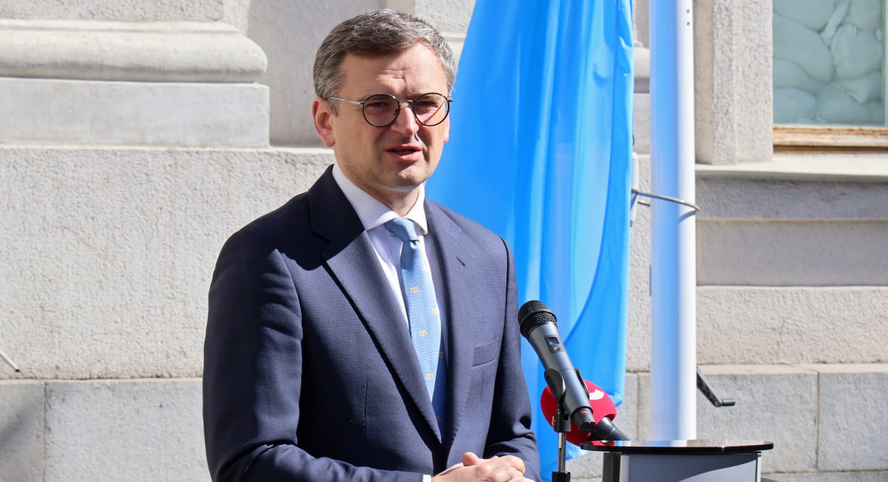 Глава МИД Украины Дмитрий Кулеба заявил, что Россия будет вовлечена в «мирные переговоры» по итогам июньского «саммита мира» в Швейцарии, передает агентство «Укринформ»