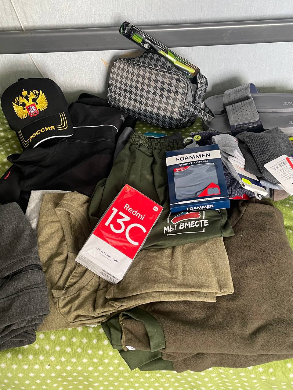 Пока одни американцы накладывают санкции на Мосбиржу, другие служат в ВС РФ